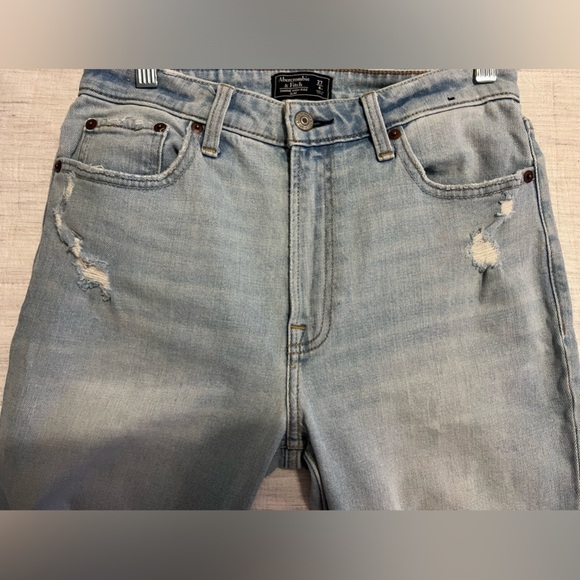 Abercrombie & Fitch Simone High Rise Slim Light Wash - Picture 2 of 7